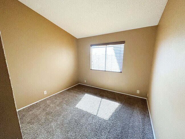 Building Photo - Coming Soon! Scottsdale Home 3/2 Bed/Bath - Available Now!