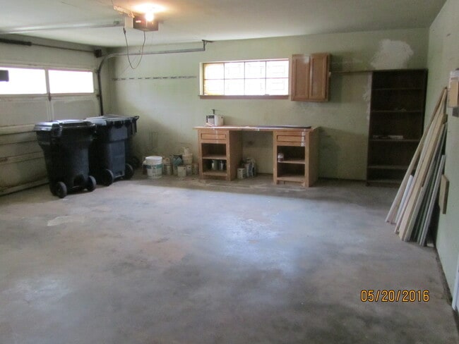 Building Photo - NICE NW HOME