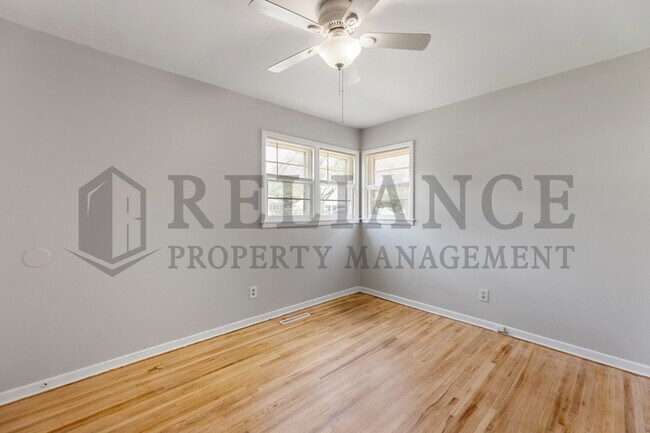 Building Photo - 1515 E Jump St