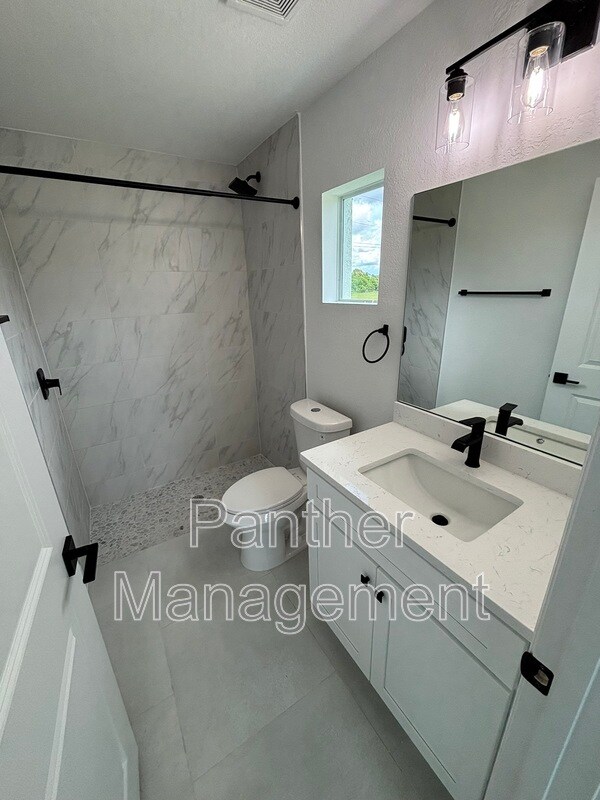 Building Photo - 3118 NW 18th Terrace