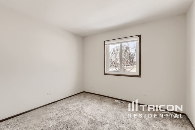 Building Photo - 6701 Foxtree Ave