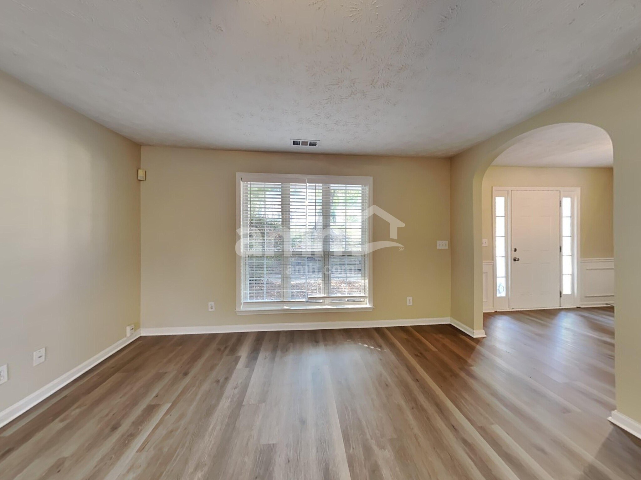 Building Photo - 820 Whitecrest Ct