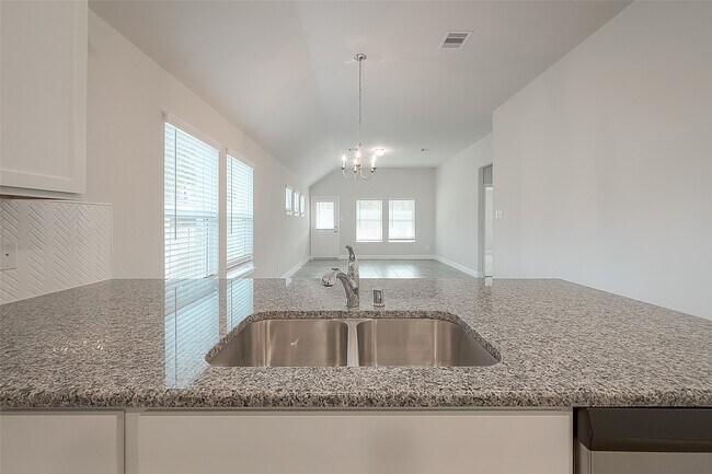 Building Photo - 40712 Guillemont Ln