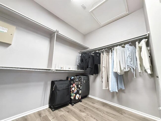 Building Photo - 6162 N Brookline Ave