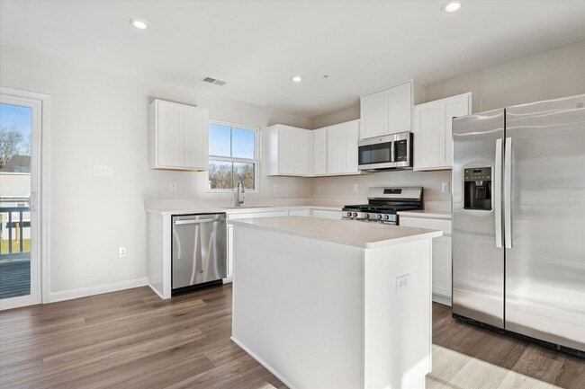 Building Photo - Brand-New Ryan Homes End Unit Townhome – Be the First to Move In!