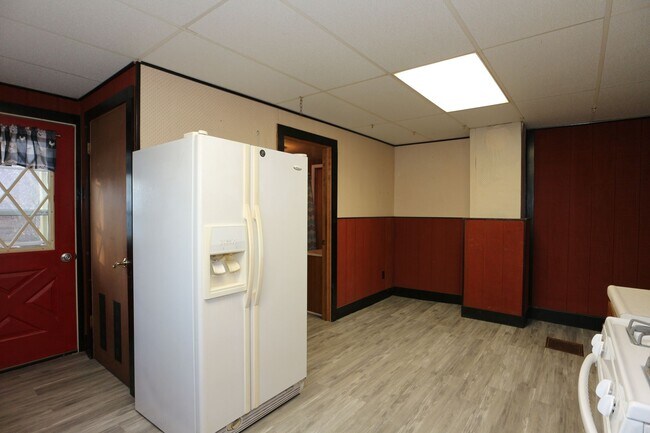 Building Photo - 3 Bedroom Veedersburg Home!