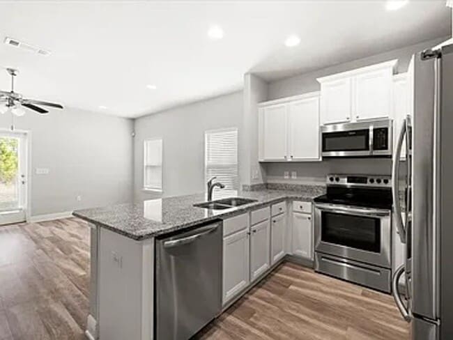 Building Photo - Santa Rosa 3 bedroom