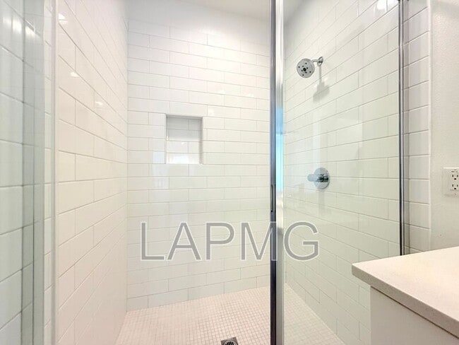 Building Photo - 4334 N Jimson Rd