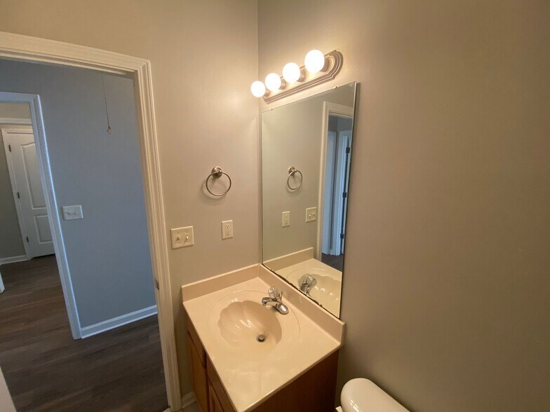 Building Photo - 9112 Cinderhill Cove W