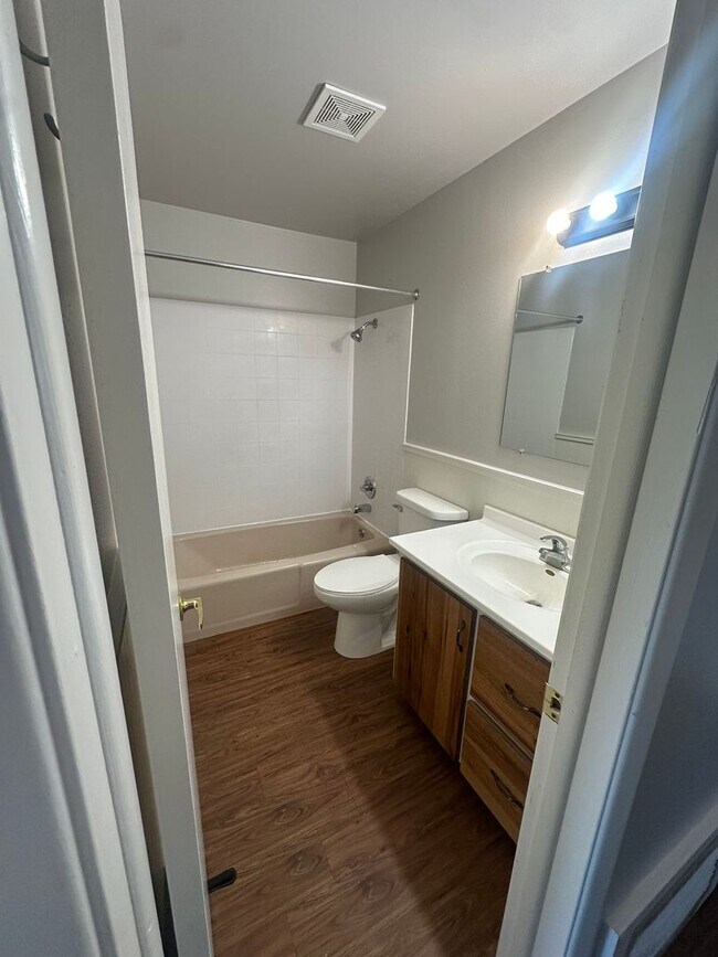 Building Photo - 520 W 32nd St