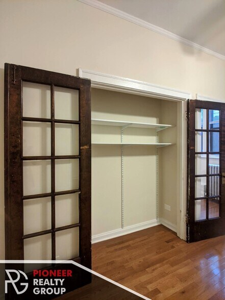 Building Photo - 4647 N Paulina St