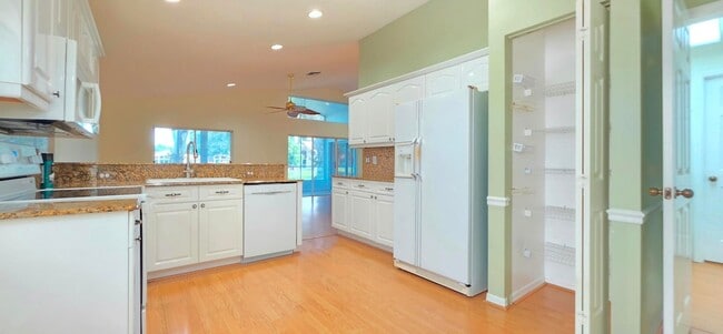 Building Photo - 7299 Lugano Dr