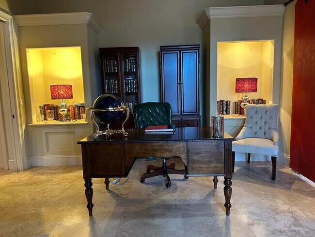 Building Photo - 476 SW Squire Johns Ln