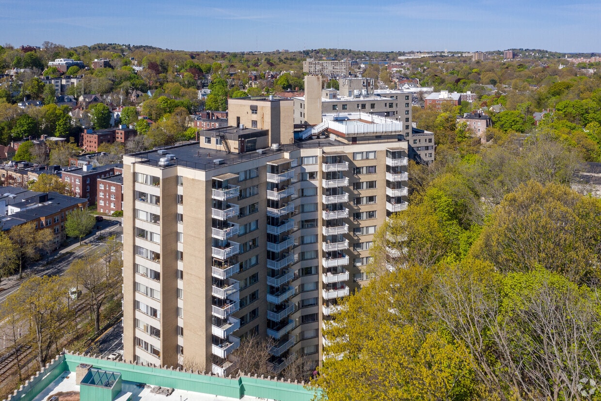 Building Photo - 1531 Beacon St