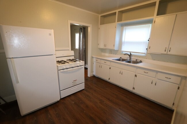 Building Photo - 2 Bedroom 1 Bath House