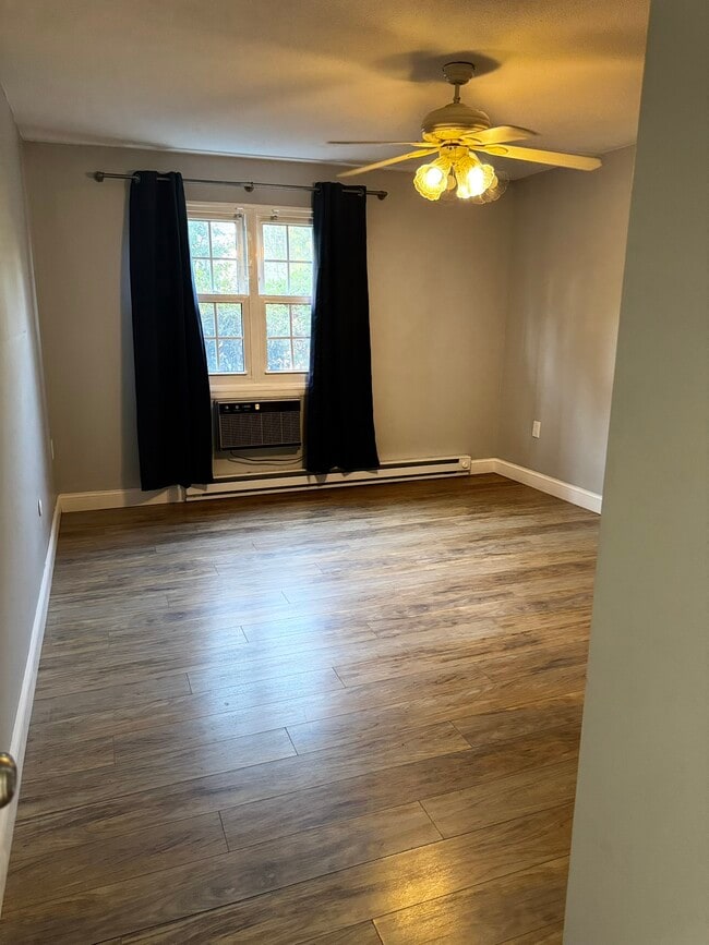 Building Photo - 23 Bullocks Point Ave