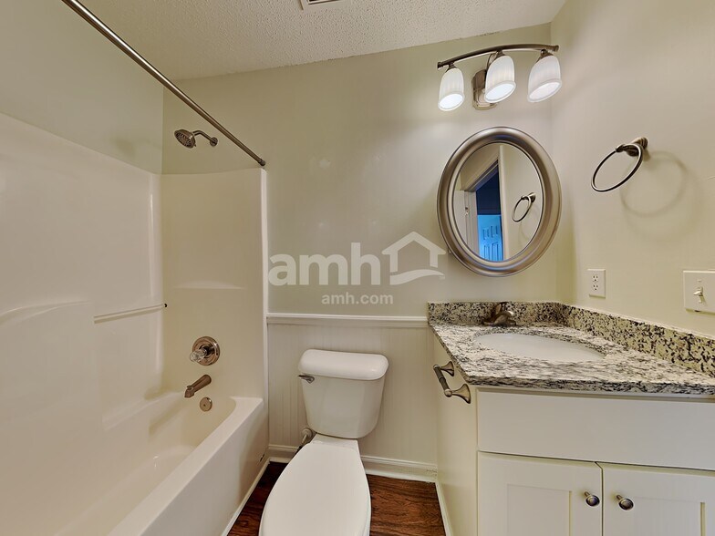 Building Photo - 615 Asheby Woods Rd