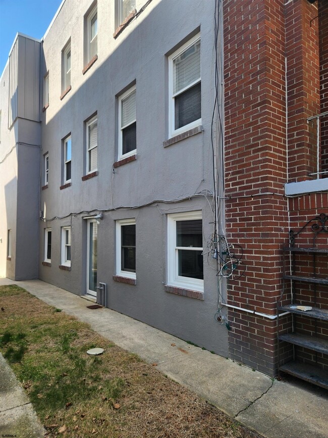 Building Photo - 20 S Marion Ave