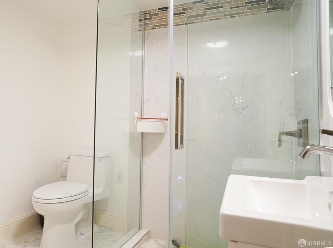 Building Photo - 2505 Divisadero St