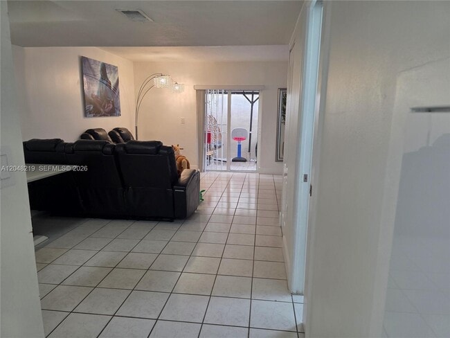 Building Photo - 523 W 68th St