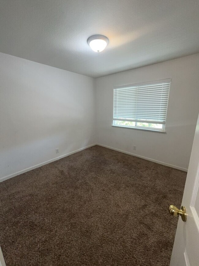 Building Photo - 2304 Halsey Cir