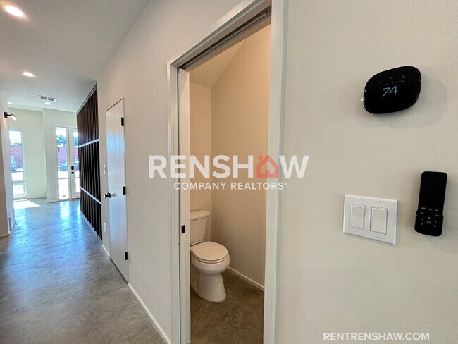 Building Photo - 38 Angelus St