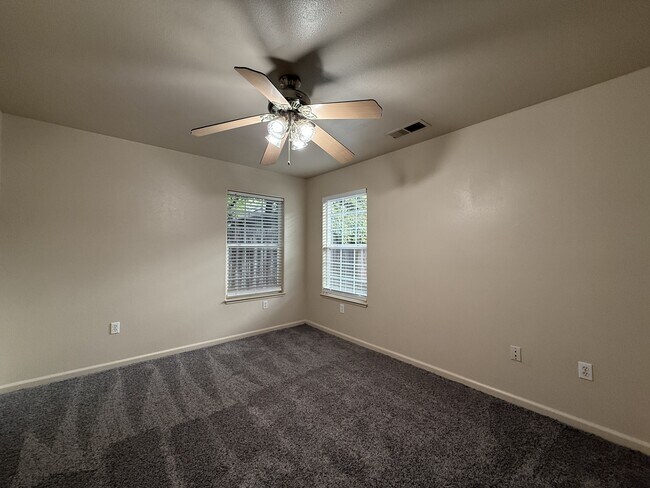 Building Photo - 524 W 1st Ave