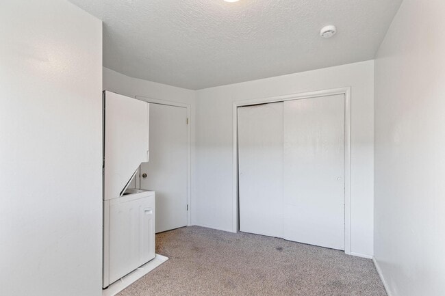 Building Photo - 1289 N 400 E