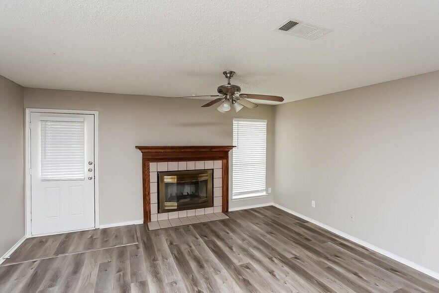 Building Photo - 4813 Cable Dr
