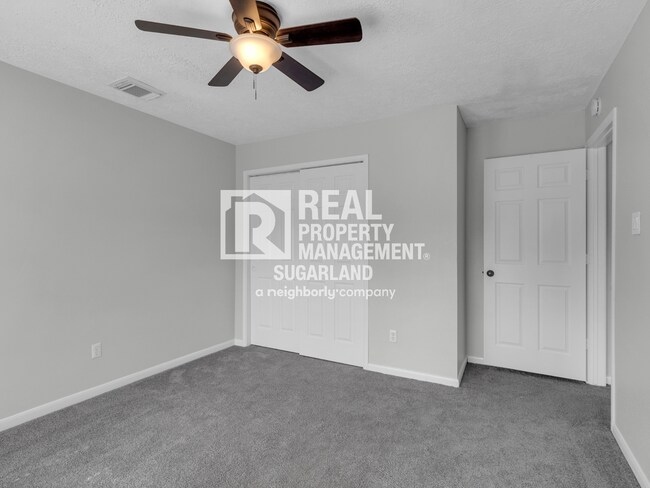 Building Photo - Executive Living in the Heart of Sugar Land