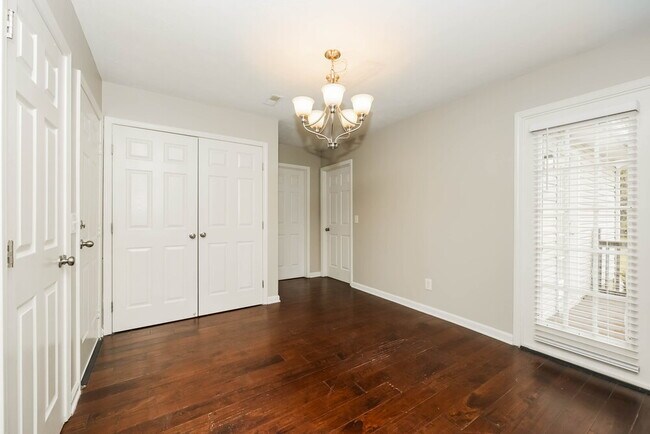 Building Photo - 636 Zellwood Dr