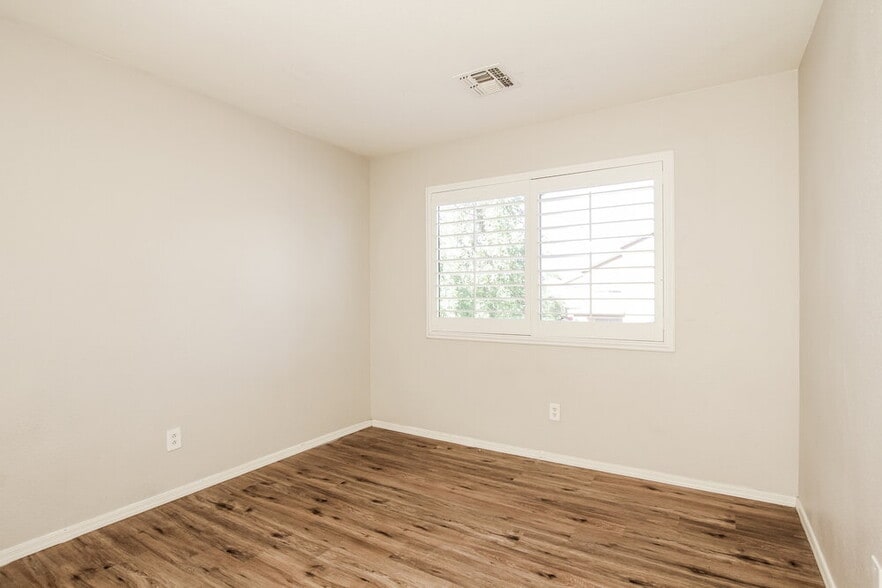 Building Photo - 12634 W Pasadena Ave
