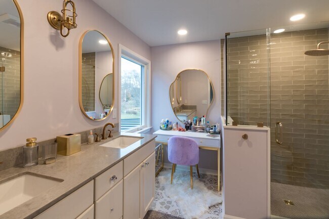 Building Photo - Stunning 4-Bed/3-Bath Home in Doylestown Township. Available Late August!