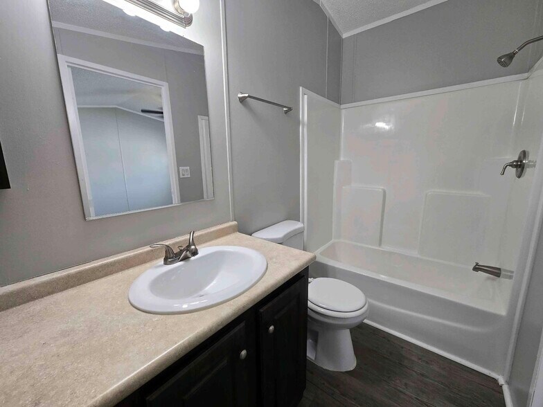 Building Photo - 709 N Collins Fwy