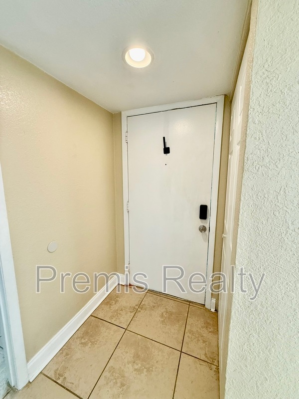 Building Photo - 455 Alt 19