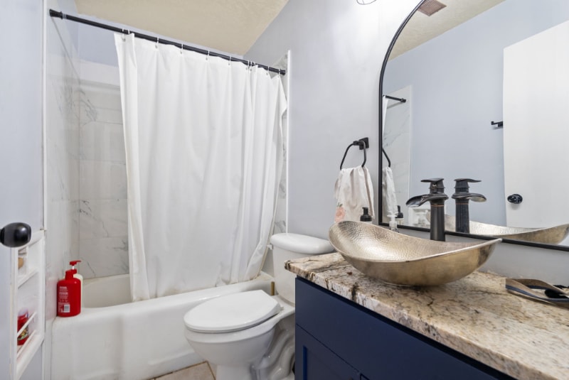 Building Photo - 496 N 500 E