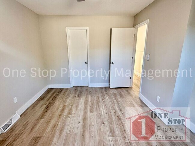 Building Photo - 4-Bedroom, 2.5-Bathroom home in Independence