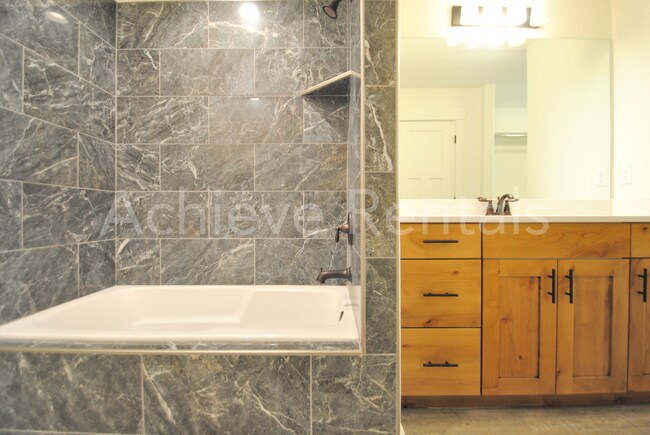 Building Photo - Mountain-View Townhome | 30 Minutes to Ogden & Close to Snowbasin