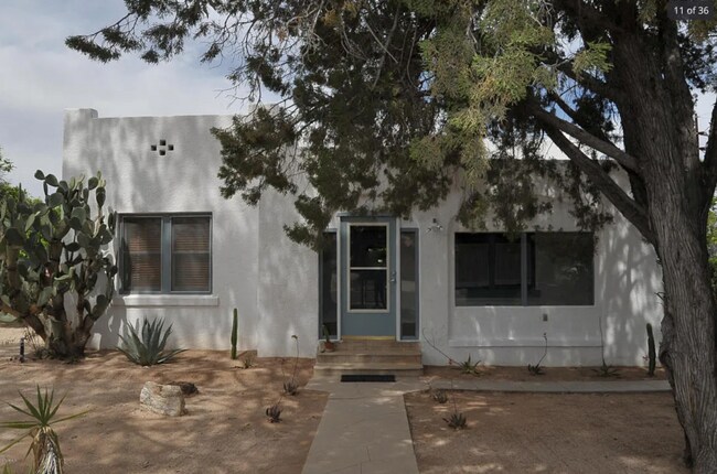 Building Photo - 1447 E Lester St
