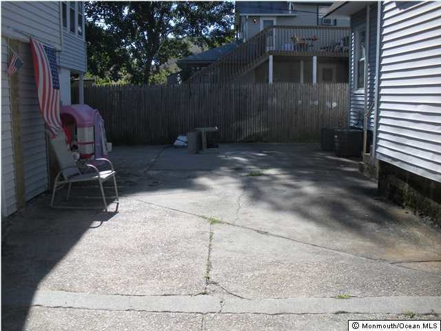 Building Photo - 216 12th Ave