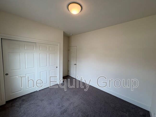 Building Photo - 2234 S Oakhurst Ct