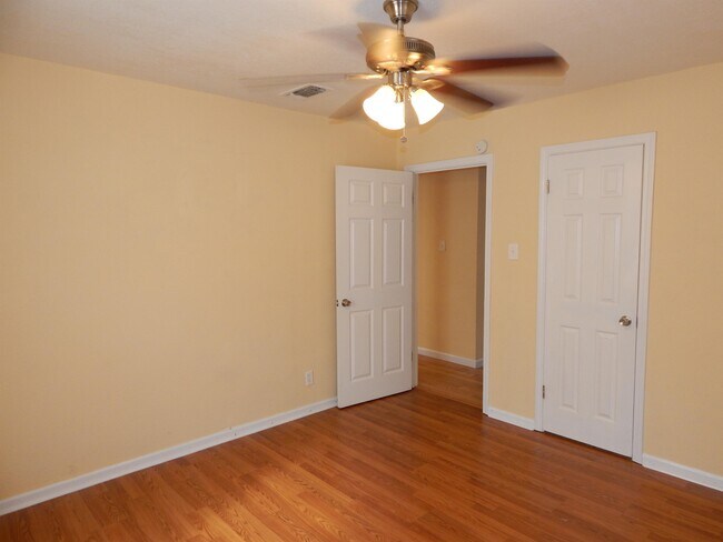 Building Photo - 507 Duncan Ave