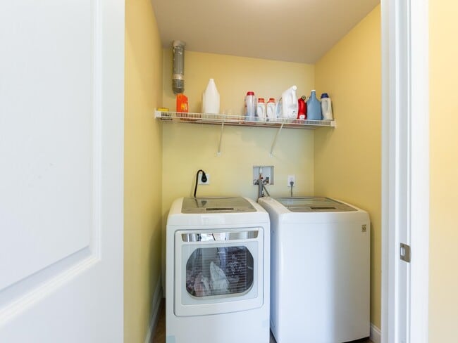 Building Photo - 4 Lowther Pl