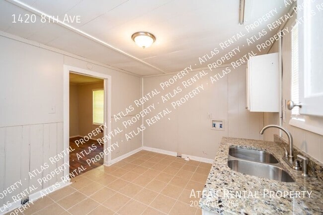 Building Photo - 1420 8th Ave