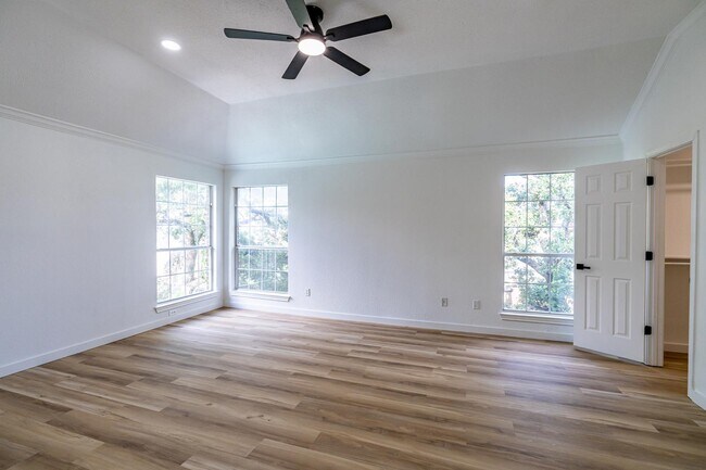 Building Photo - 7625 Shadow Wood Dr