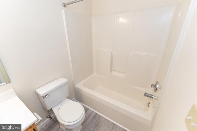 Building Photo - 3500 Sanibel Cir