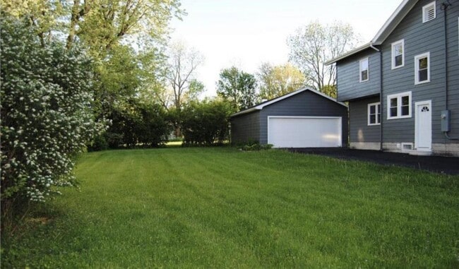 Building Photo - 209 E Hobart Ave