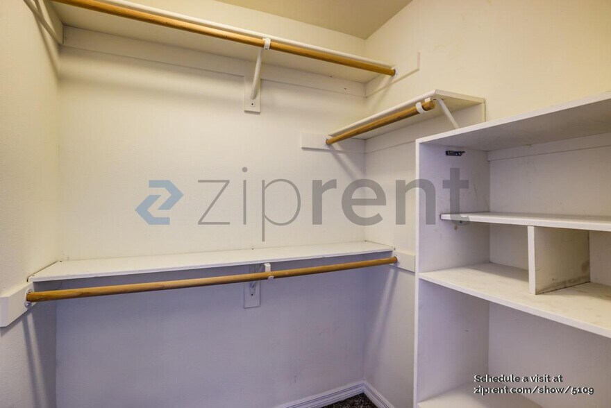 Building Photo - Unit 222