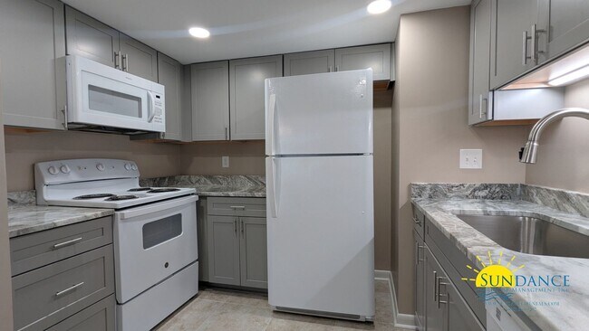 Building Photo - 2-Bedroom Condo with Direct Water Access and Scenic Views!