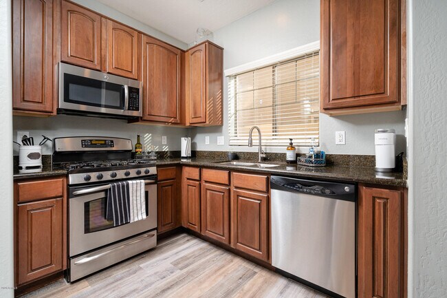 Building Photo - 14240 W Country Gables Dr